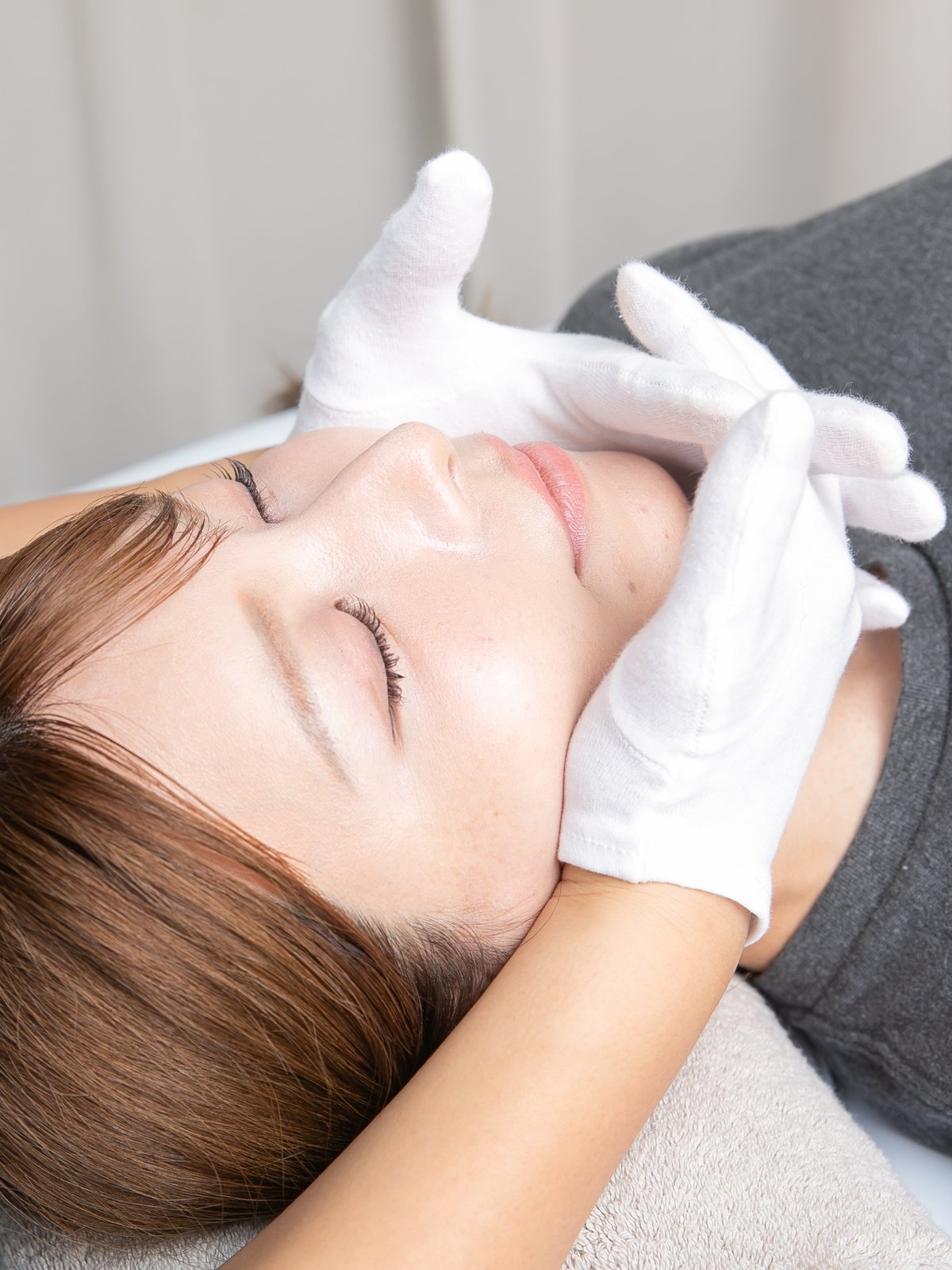 小顔矯正の施術風景